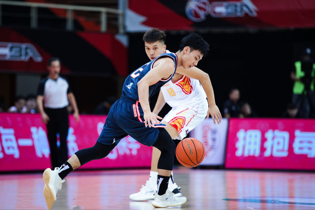 S赛惊险逆转取胜，粉丝狂欢不已