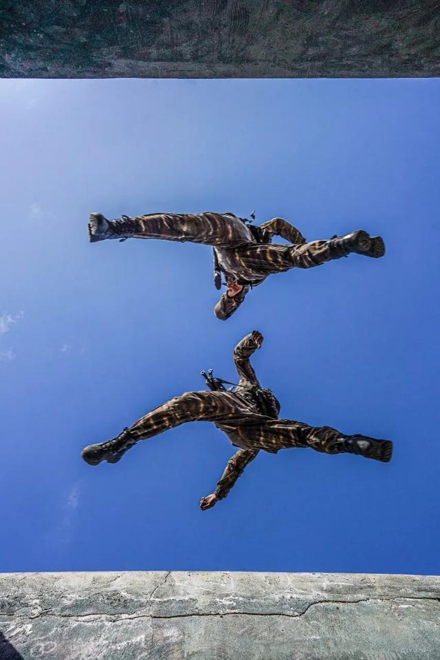 关于场面火爆！CS2观众席沸腾不已的信息