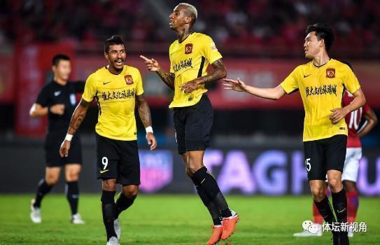 包含赔率变化决赛震撼开打，巅峰对决引爆全场的词条