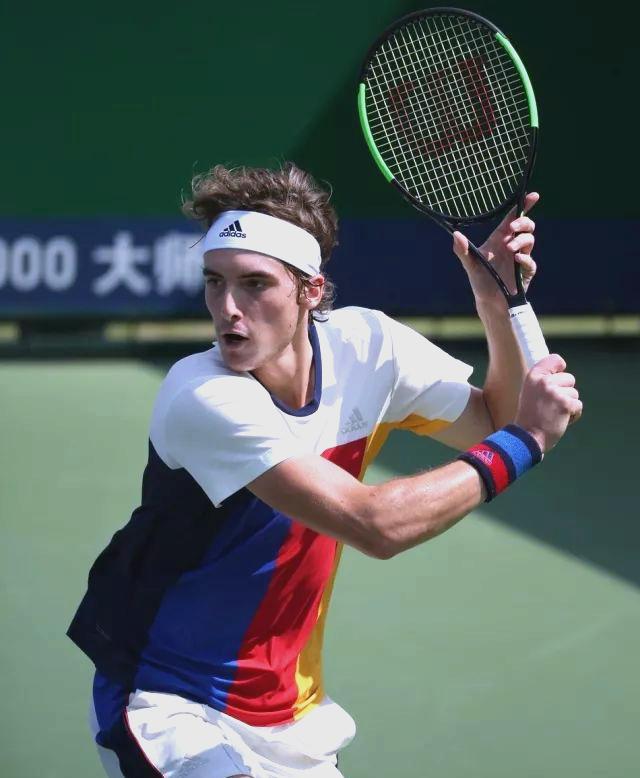 法网轻取年终总决赛,西西帕斯扛起全队 法网轻取年终总决赛,西西帕斯扛起全队