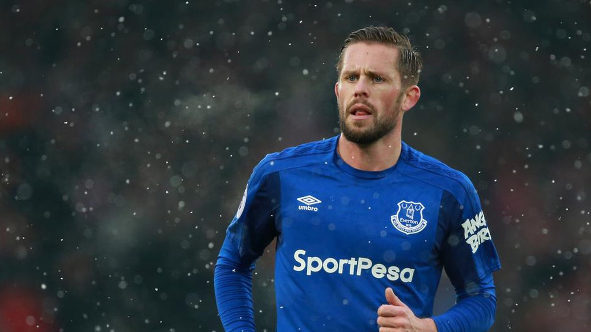 无解杀器!西亚卡姆单手劈扣名场面,新疆队攻防一体吊打黄蜂