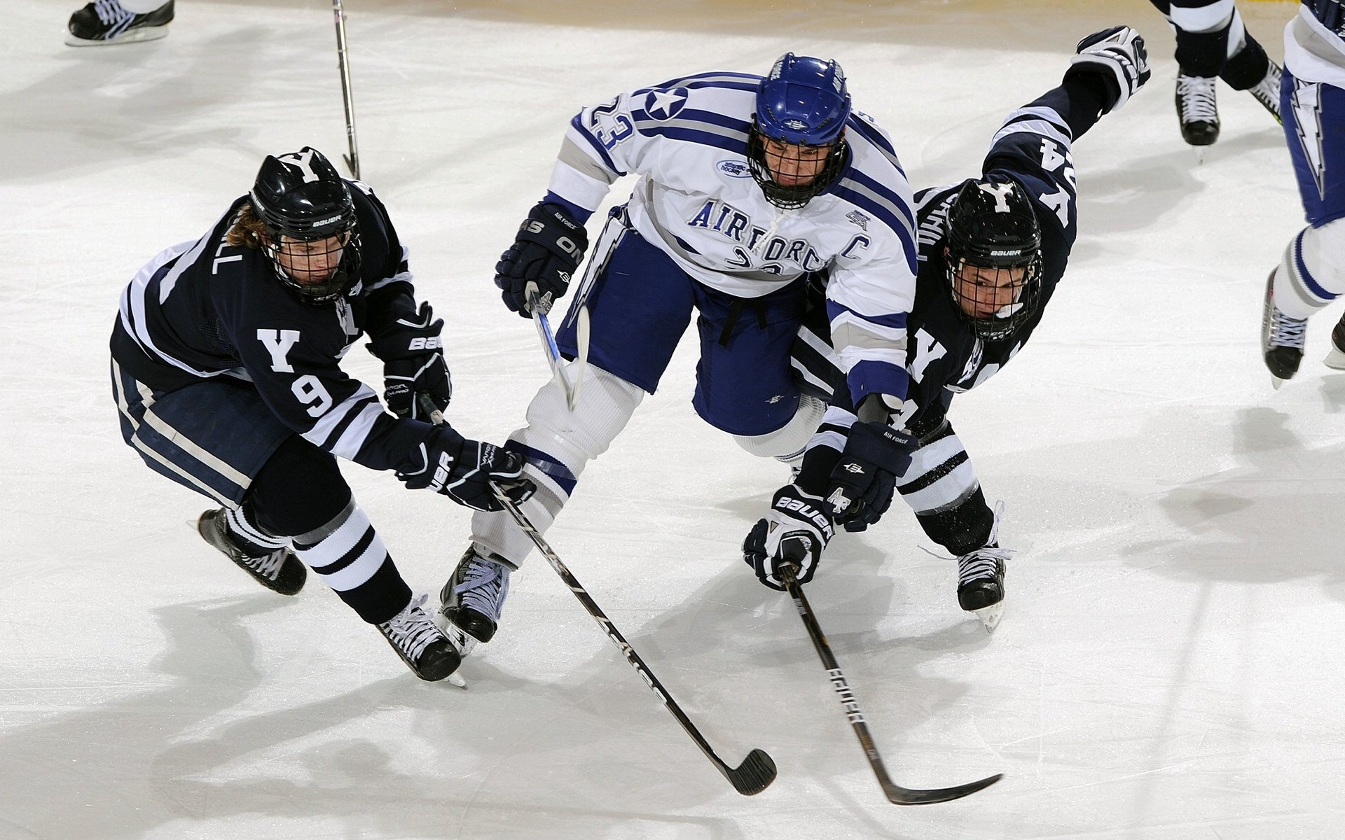 钢铁防线为何形同虚设?雄鹿对阵骑士,泰瑞斯·马克西用一场无解突击撕开冠军级防守的深层裂痕