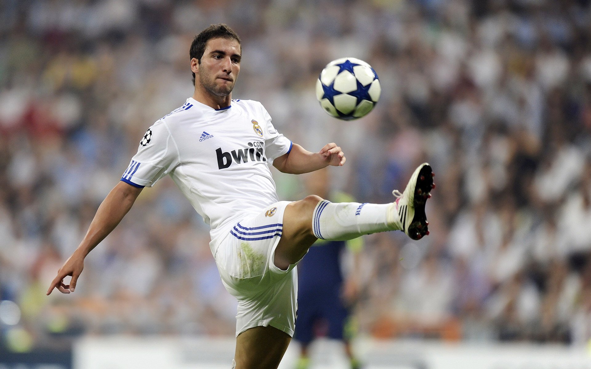 从马里决胜局到皮克传奇,足球世界的悲欢与荣耀