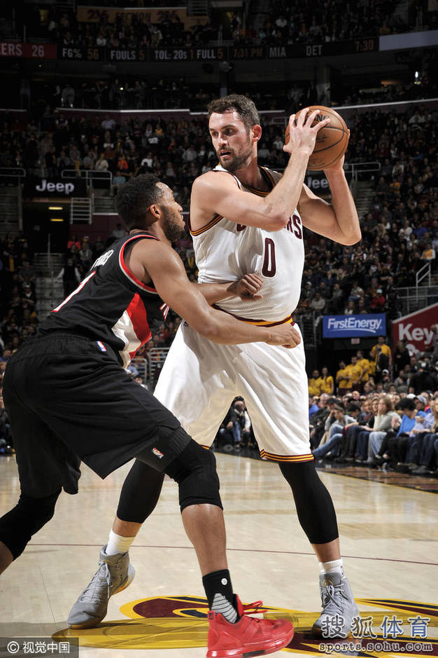 江苏队鏖战骑士，利拉德带队取胜